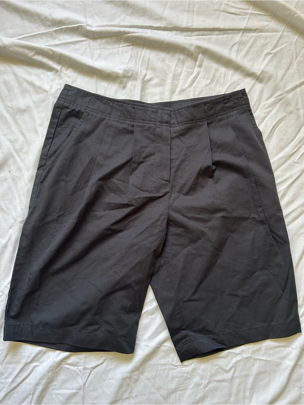 A|X Armani Exchange Women Size 4 Skinny Bermuda Shorts Black Pleats Pockets zip